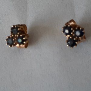 14 kt blue sapphire studs